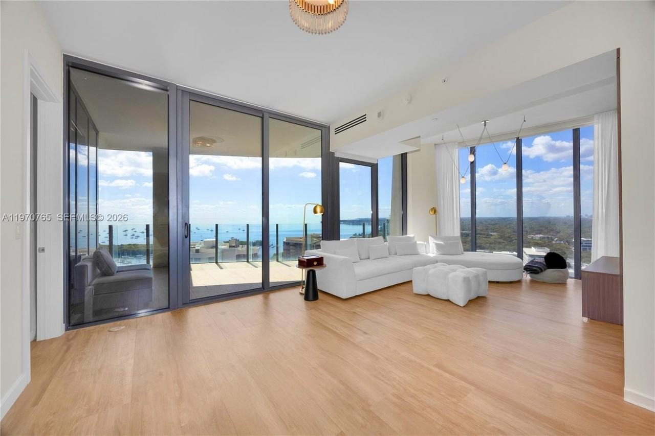 2831 S Bayshore Dr #2201 - Photo 3 of 35