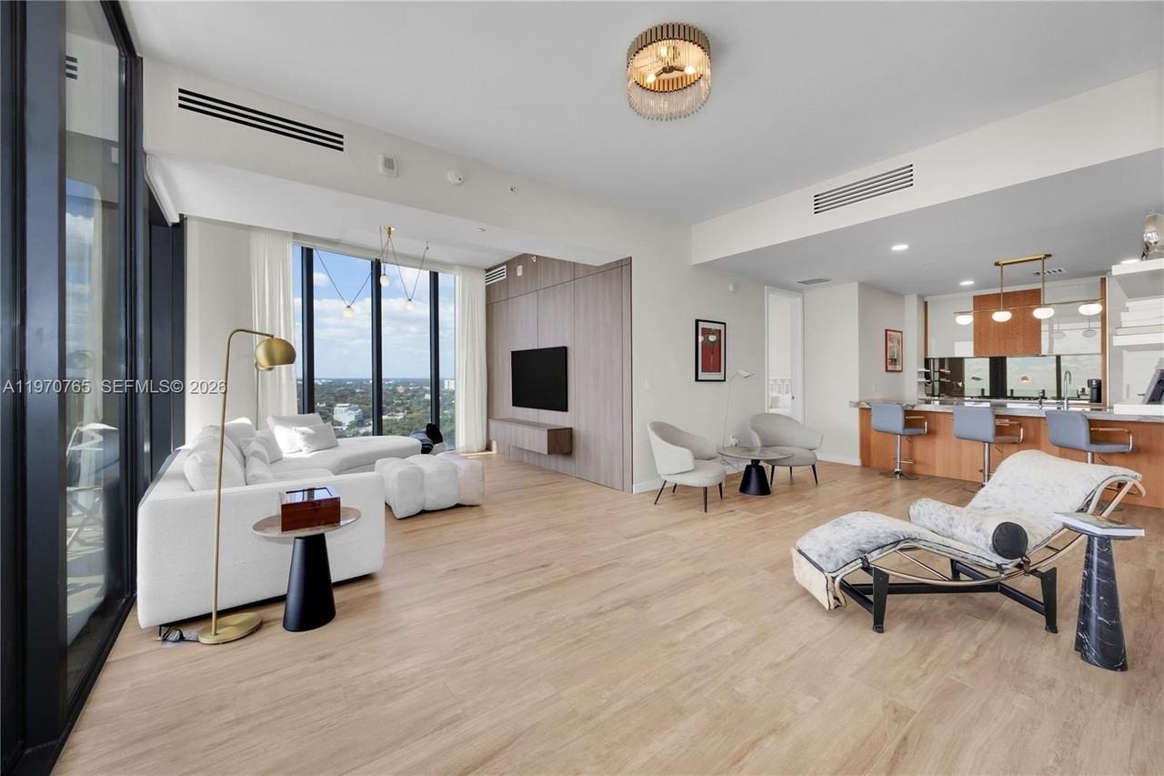 2831 S Bayshore Dr #2201 - Photo 5 of 35