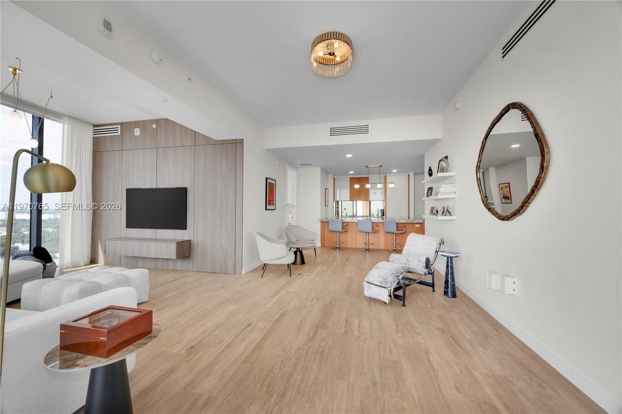 2831 S Bayshore Dr #2201 - Photo 6 of 35