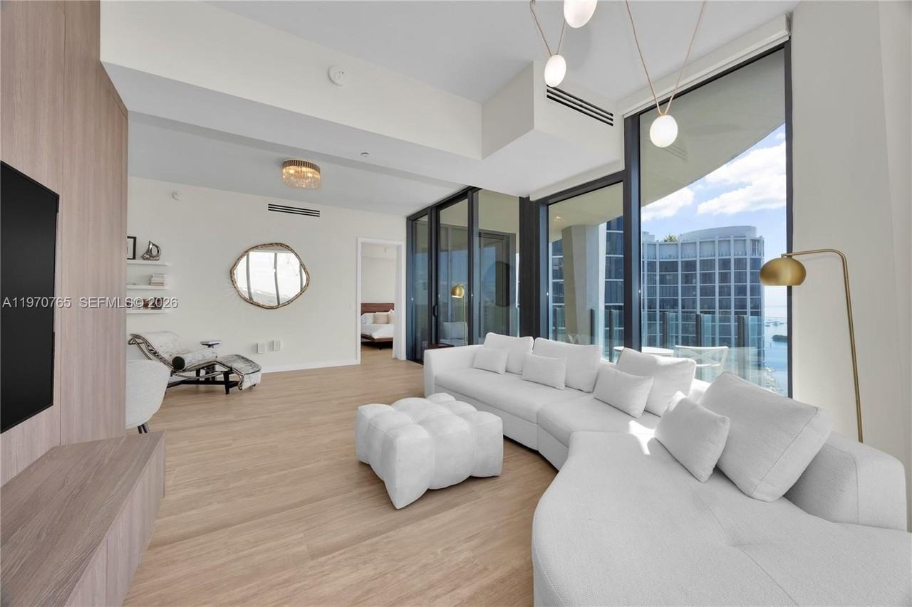 2831 S Bayshore Dr #2201 - Photo 7 of 35