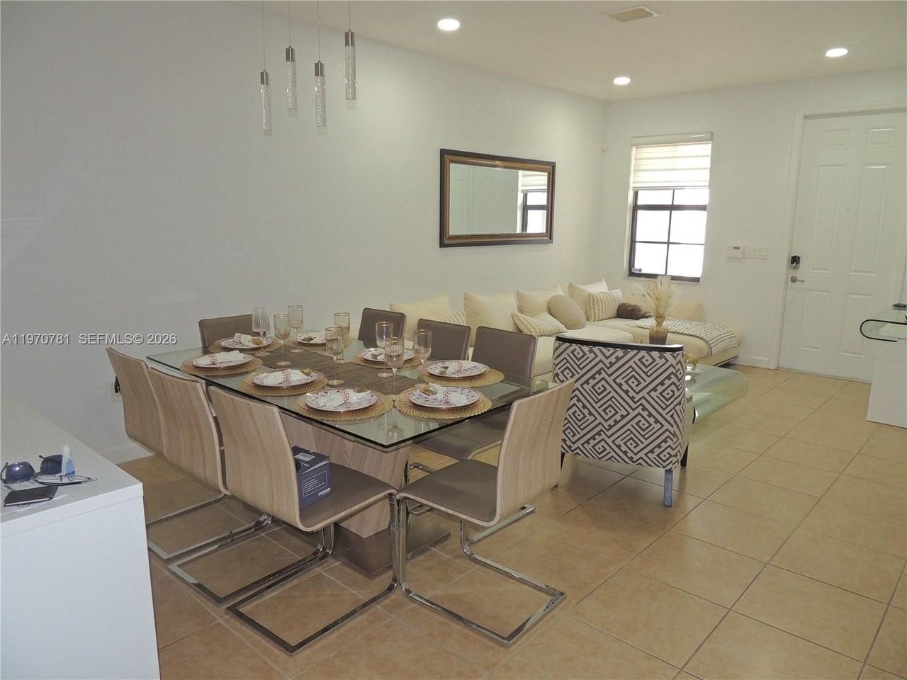 11301 Nw 88th Ter - Photo 4 of 26