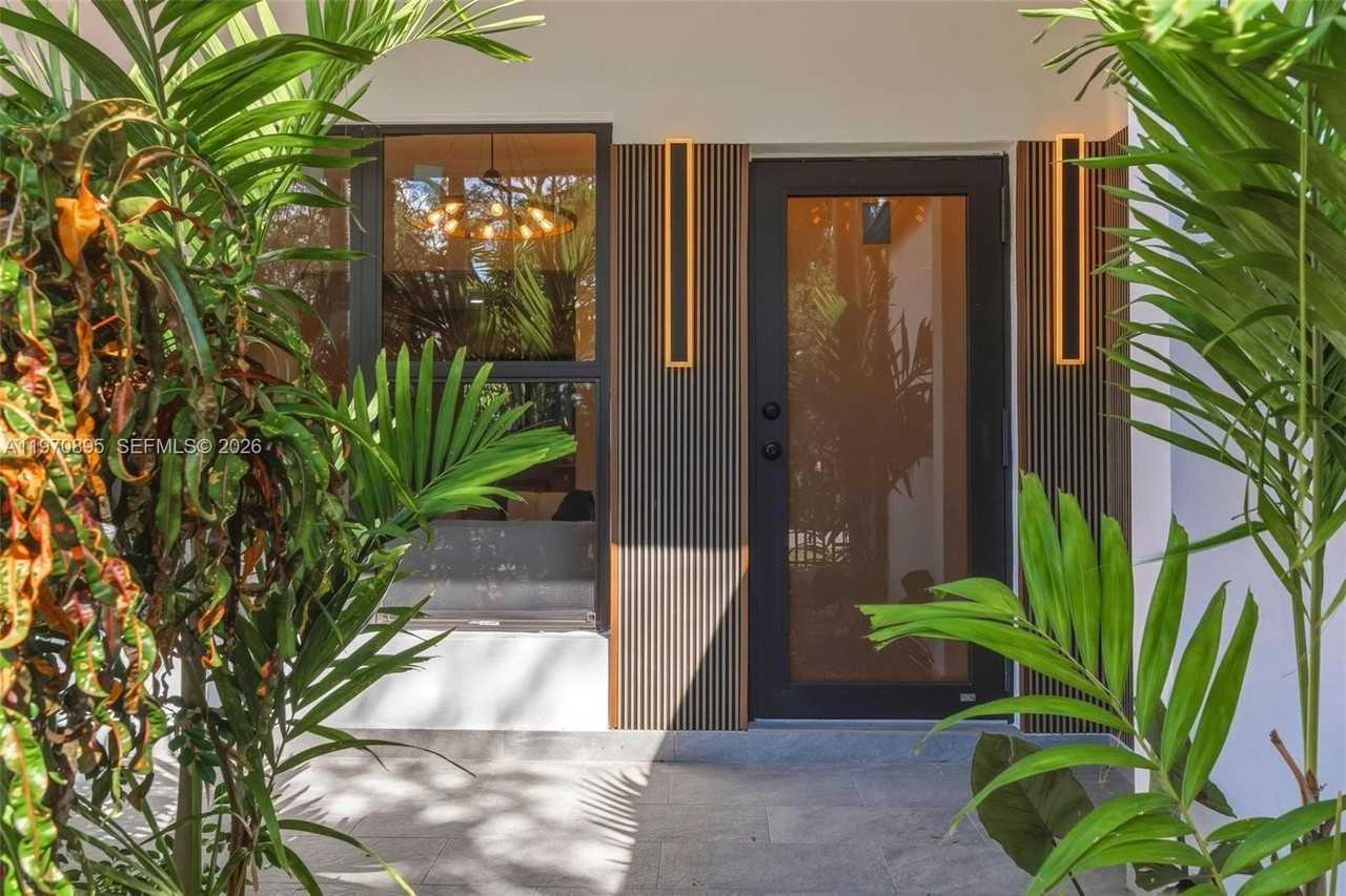 751 Ne 80th St - Photo 2 of 50