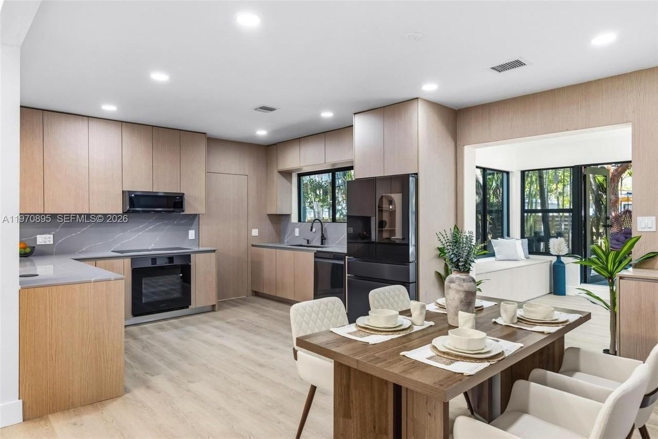 751 Ne 80th St - Photo 6 of 50