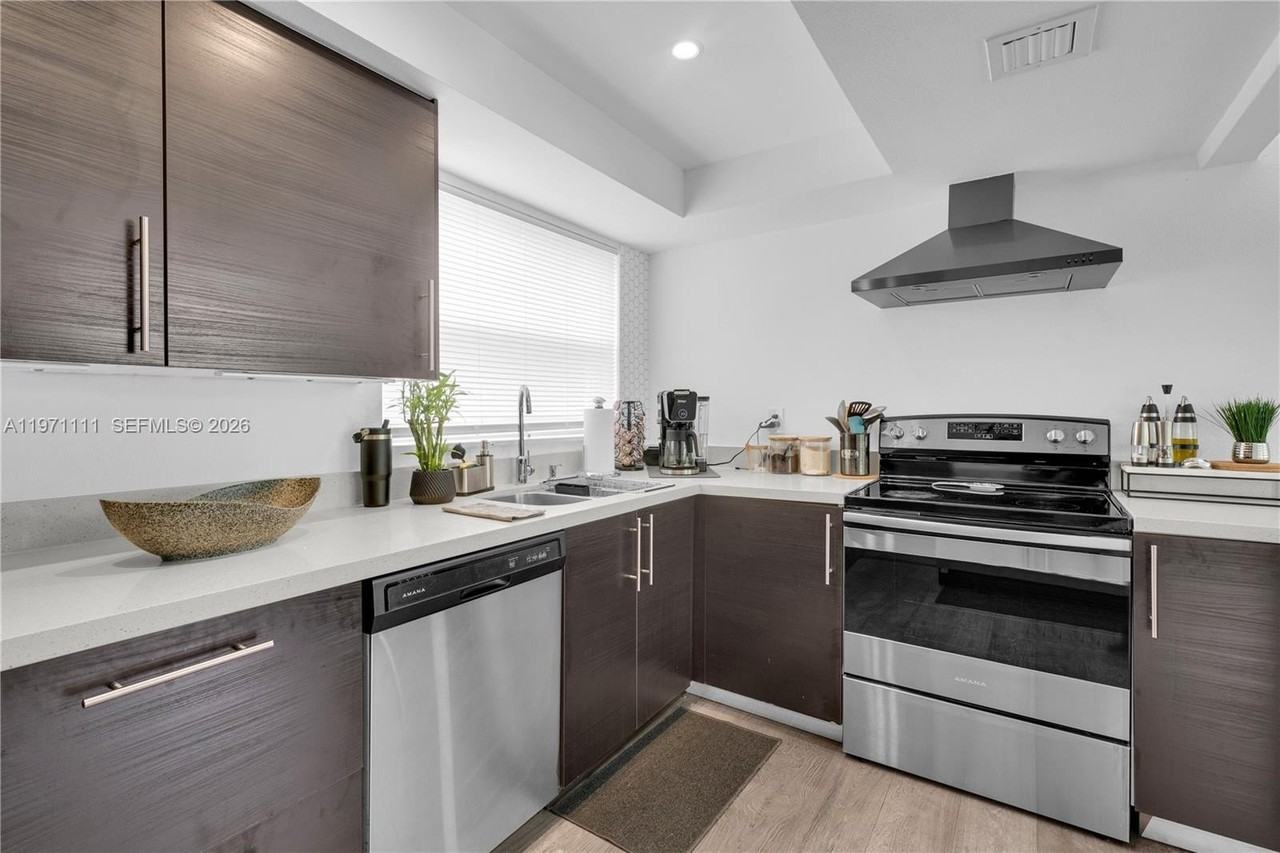 830 Nw 87th Ave #406 - Photo 7 of 40