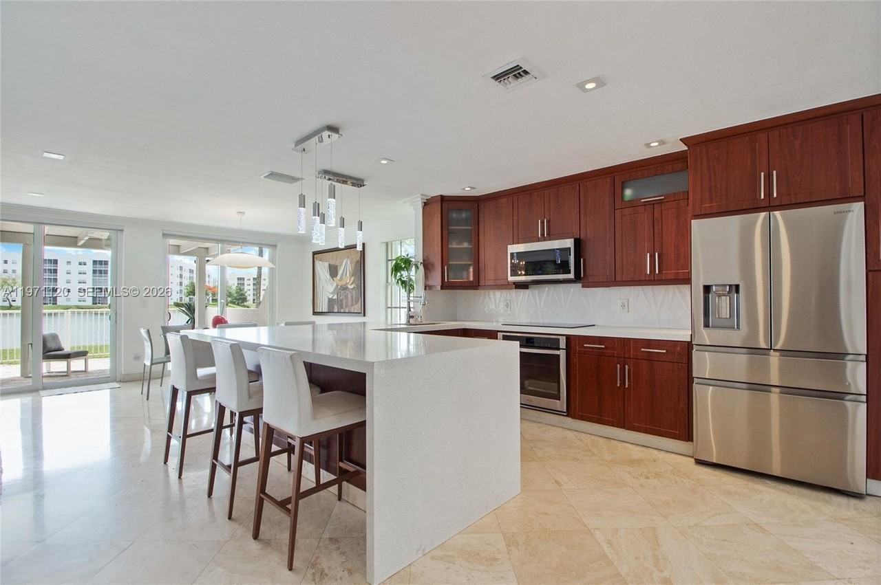 6407 Nw 109th Ave #6407 - Photo 2 of 19