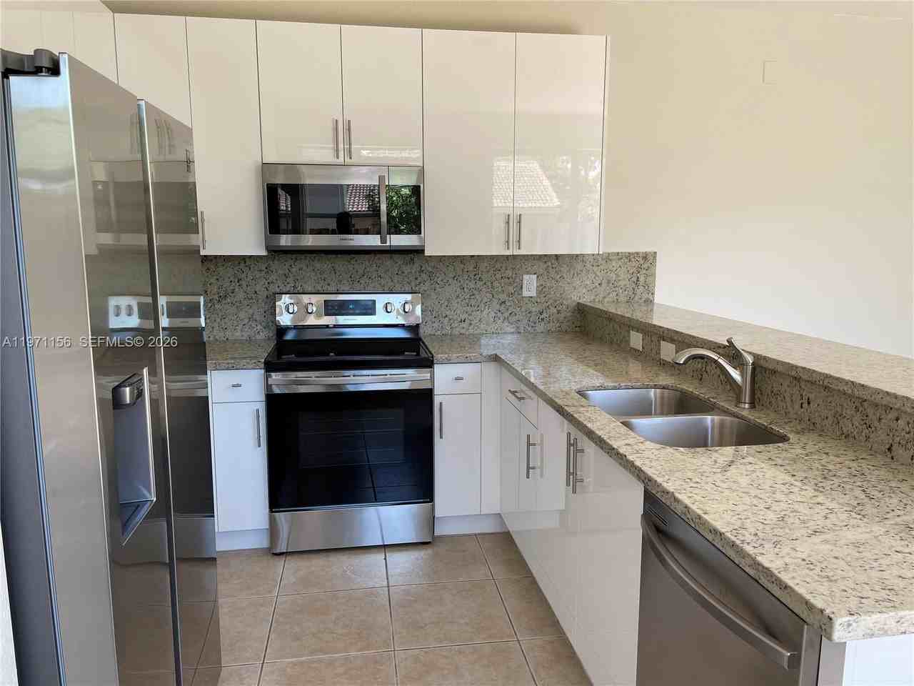 2041 Se 15th St #0 - Photo 3 of 12