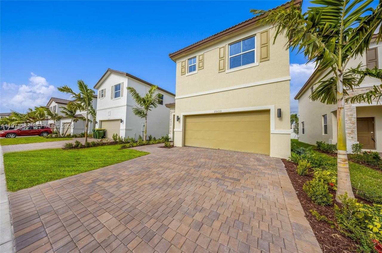 2448 Se 27th Ter #2448 - Photo 3 of 38