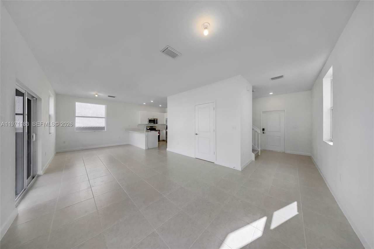 2448 Se 27th Ter #2448 - Photo 7 of 38