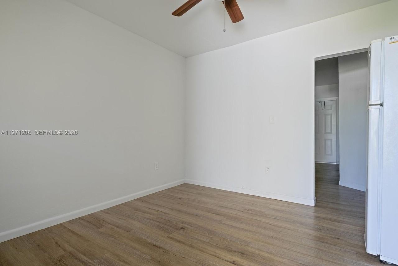 26701 Sw 137th Ave #4 - Photo 3 of 7