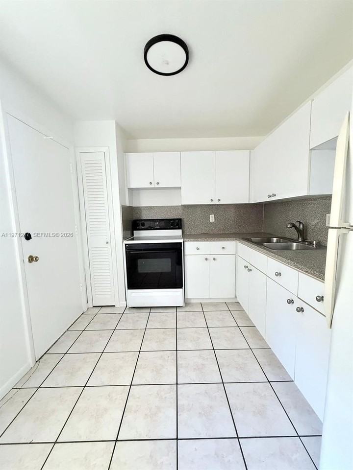 1201 Ne 191st St #G212 - Photo 4 of 23