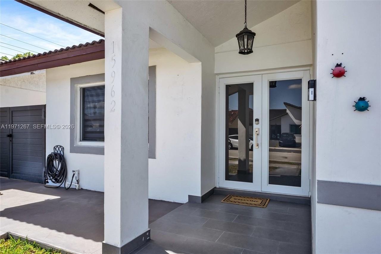 15962 Sw 138th Ct - Photo 2 of 34