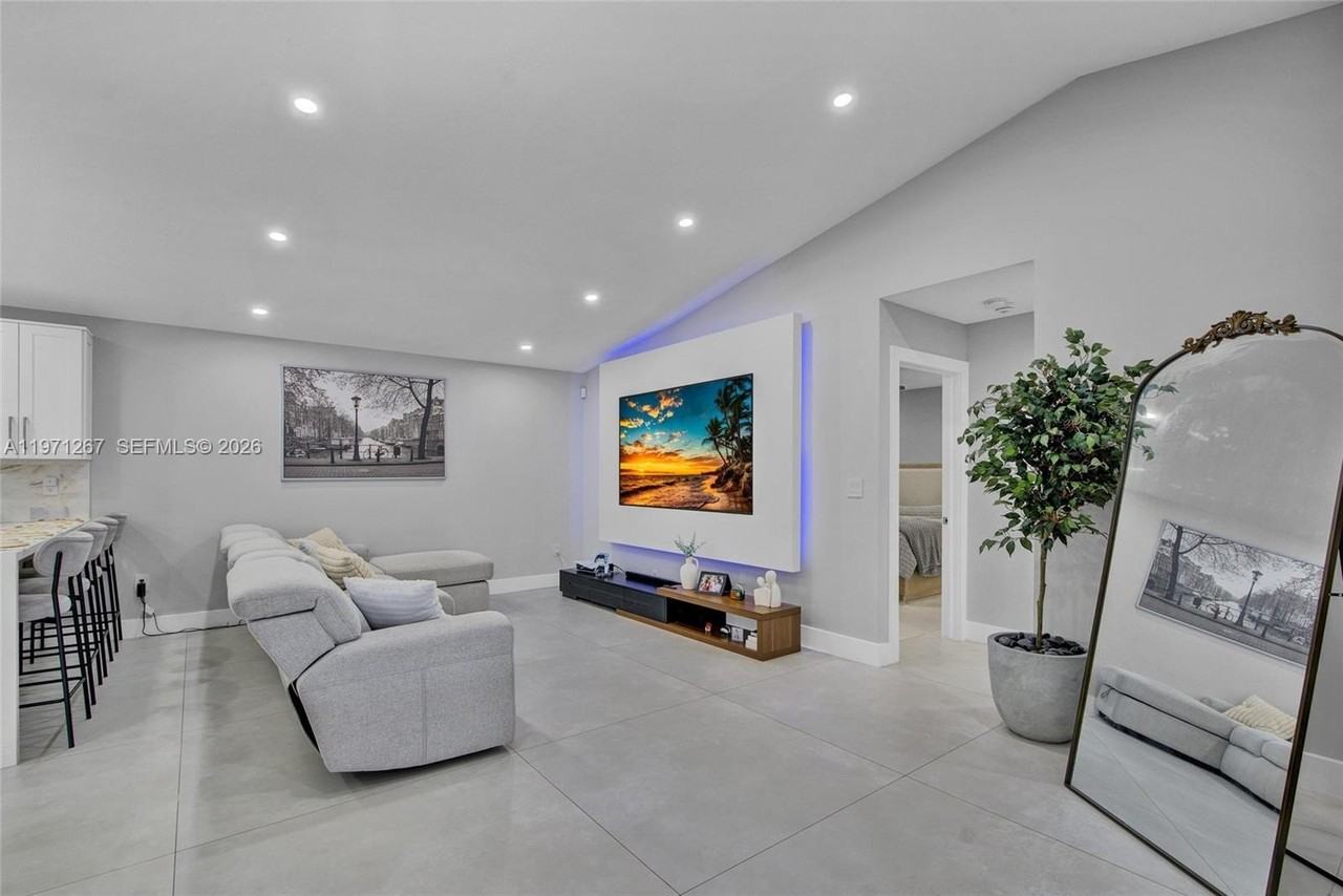 15962 Sw 138th Ct - Photo 5 of 34