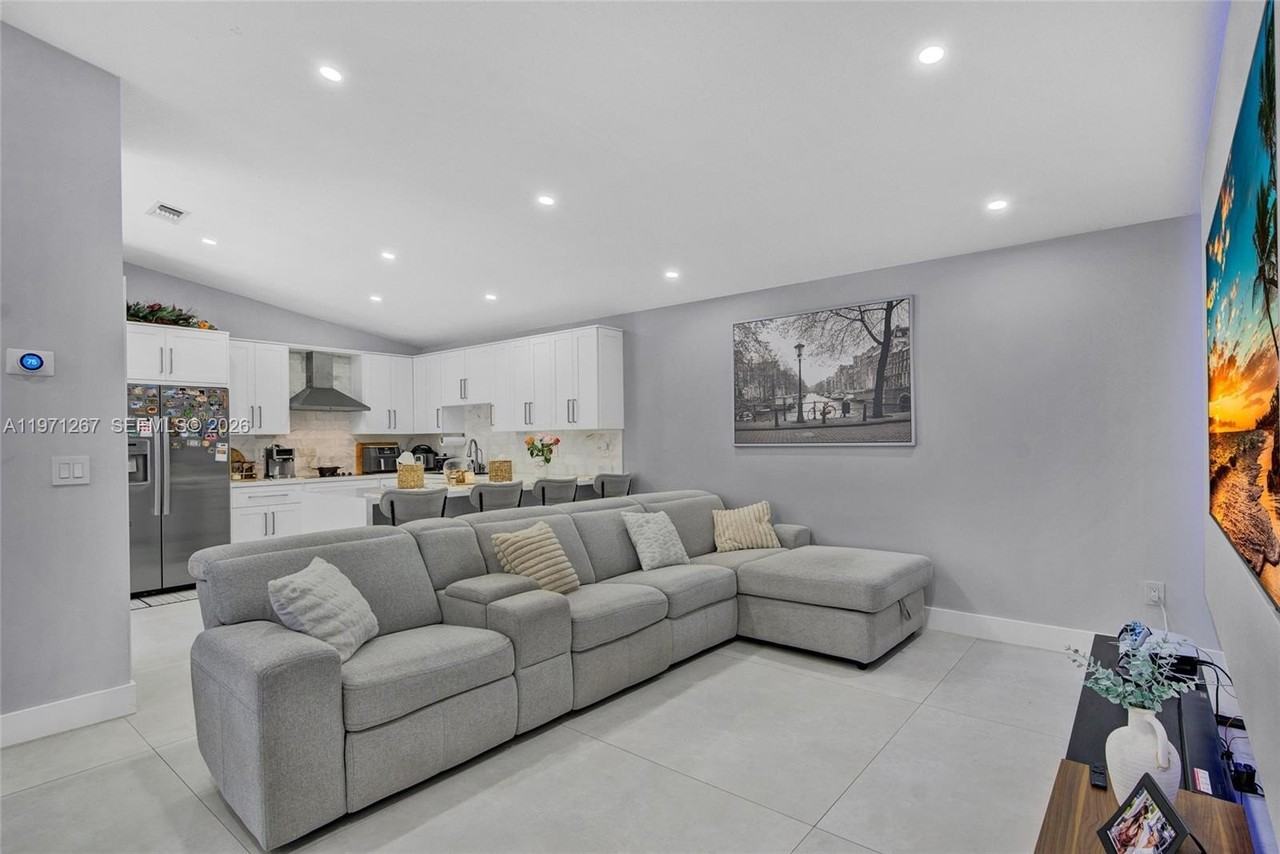 15962 Sw 138th Ct - Photo 7 of 34