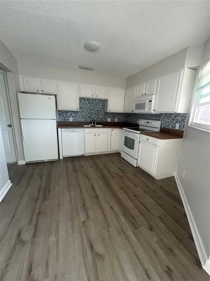 7006 Midnight Pass Rd - Photo 5 of 12