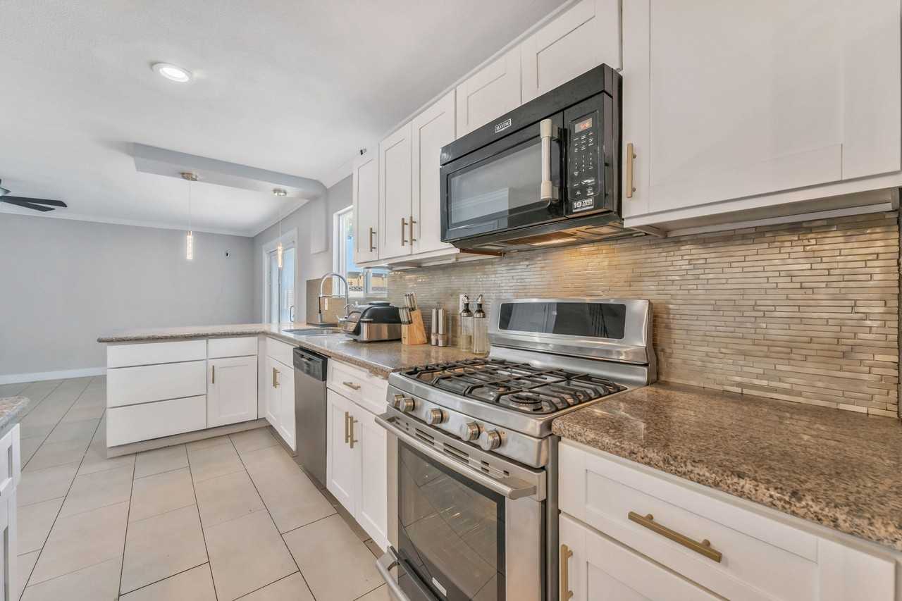 Jane Way - Photo 5 of 32