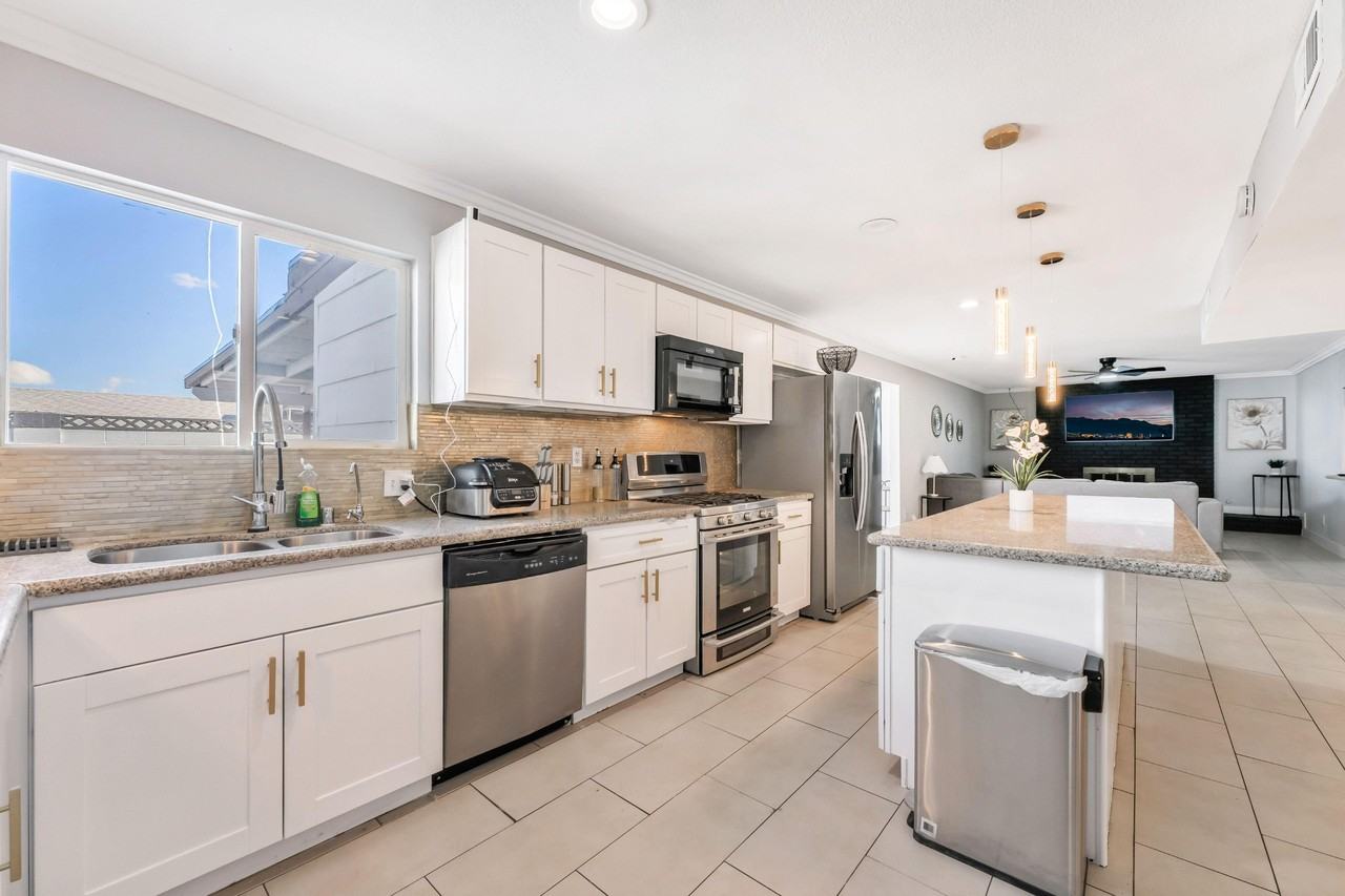 Jane Way - Photo 6 of 32