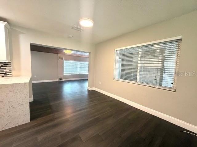 704 W 11th Ave - Photo 7 of 18