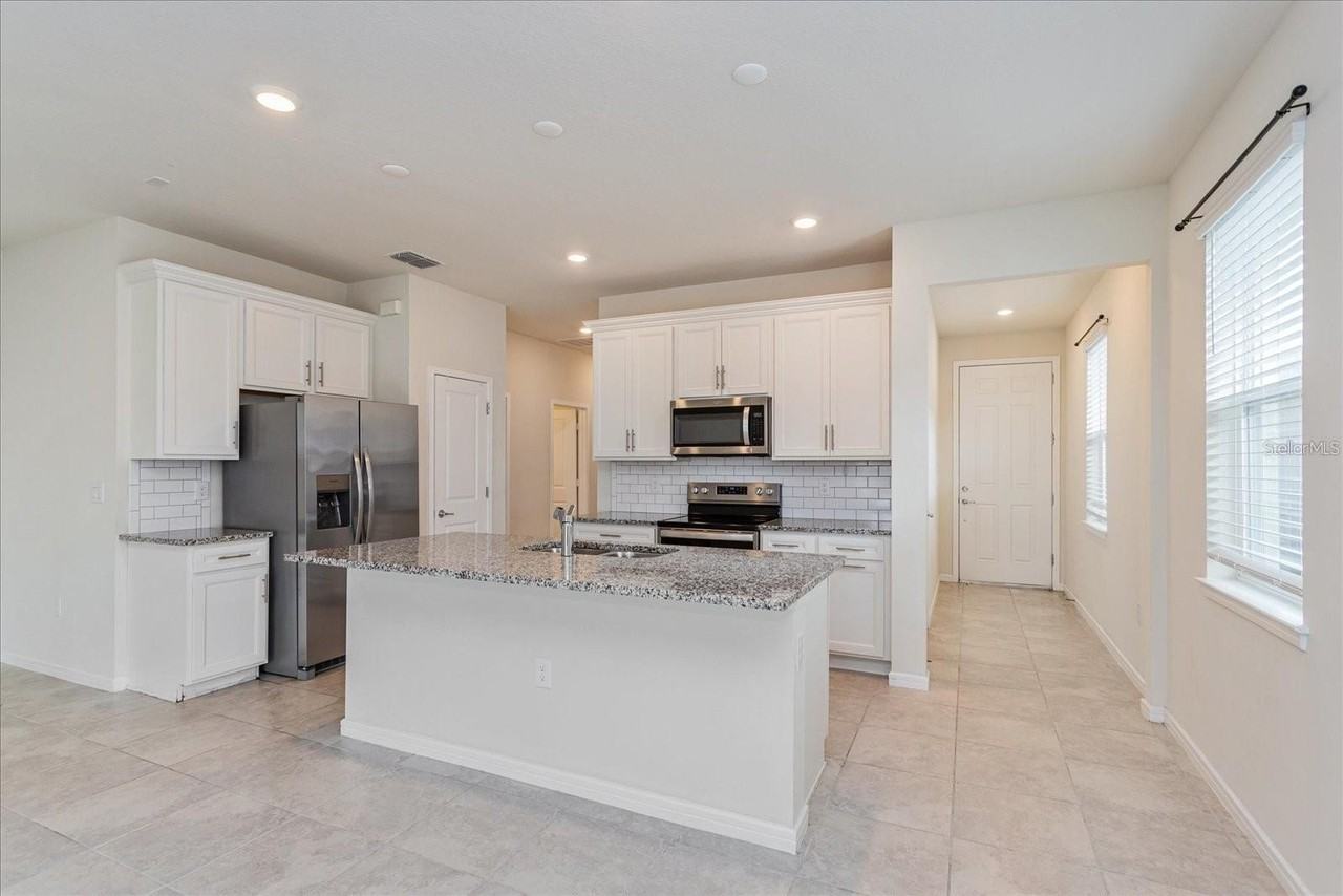 2501 Southlawn Ln - Photo 2 of 10