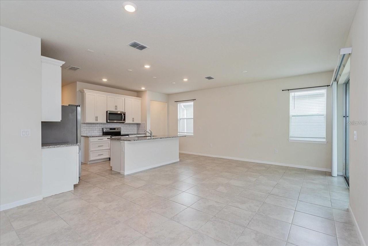 2501 Southlawn Ln - Photo 3 of 10