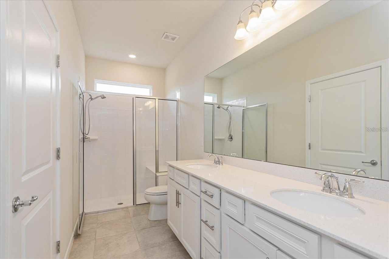 2501 Southlawn Ln - Photo 5 of 10