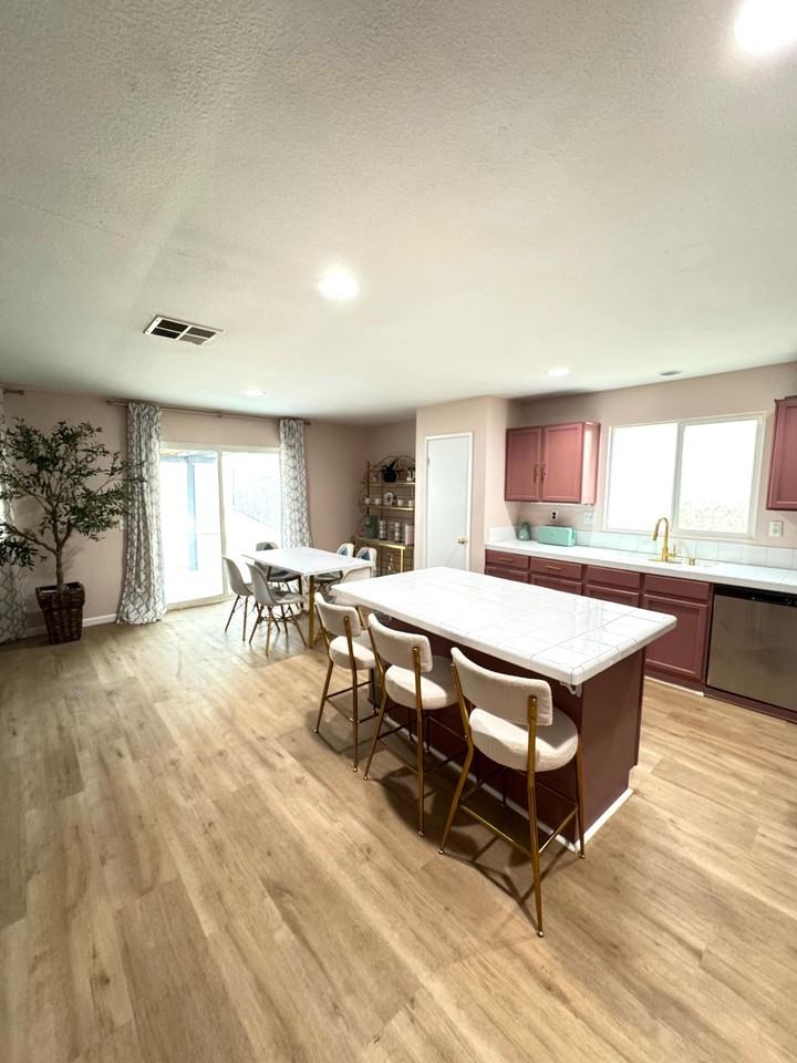 Calle De Amigos - Photo 4 of 14