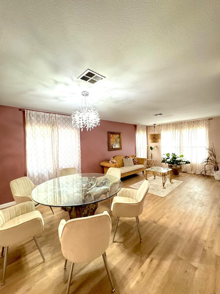 Calle De Amigos - Photo 6 of 14