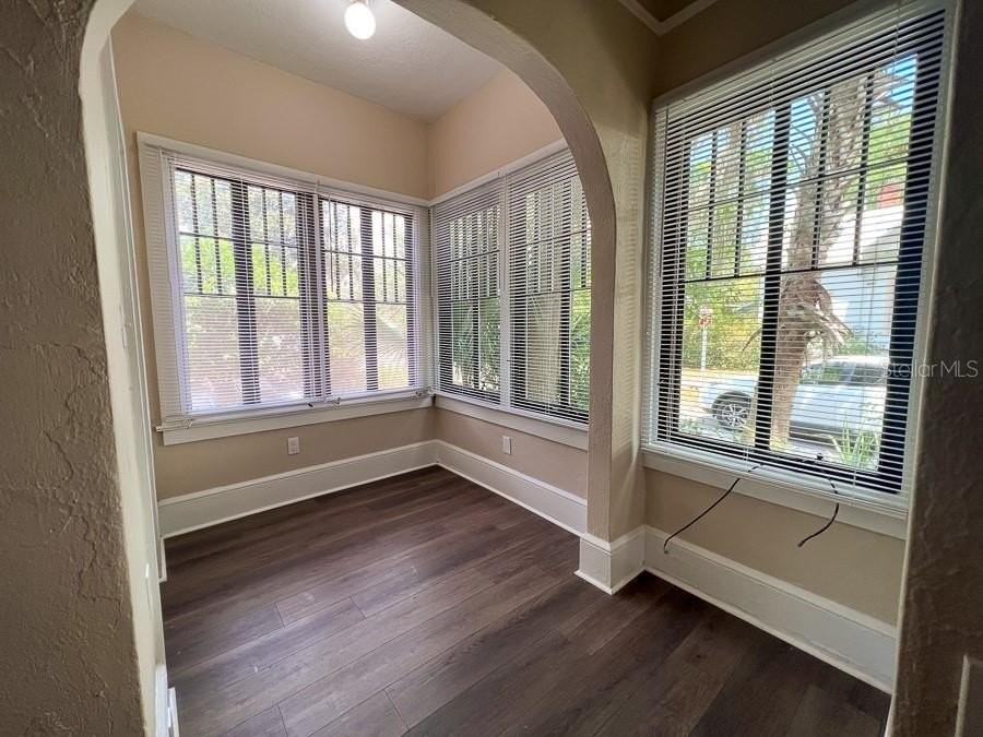 208 Ne 4th St - Photo 5 of 17