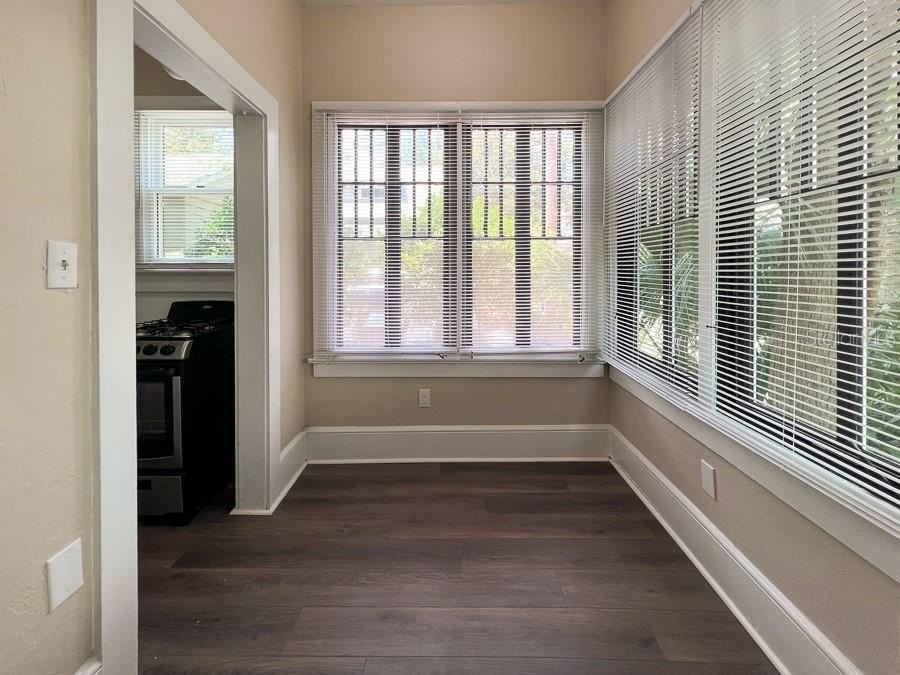 208 Ne 4th St - Photo 6 of 17