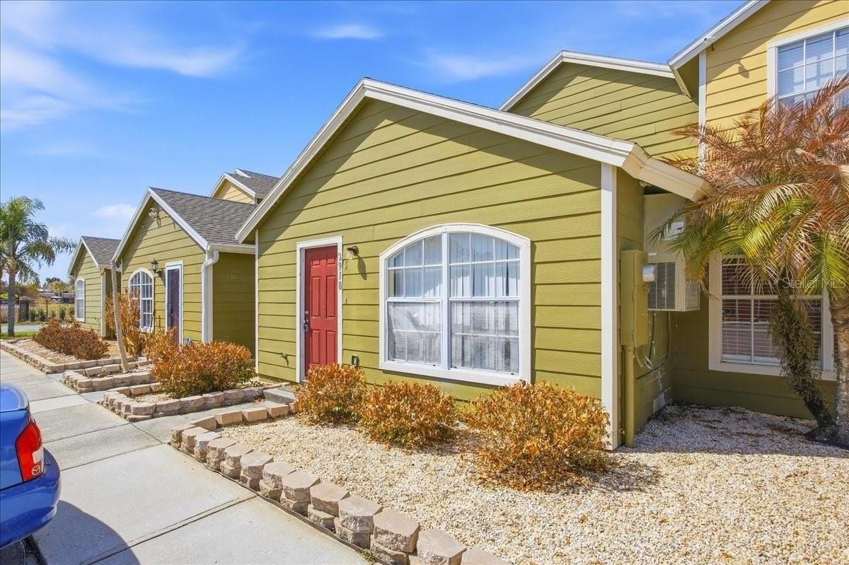 2918 Fan Palm Dr - Photo 3 of 12