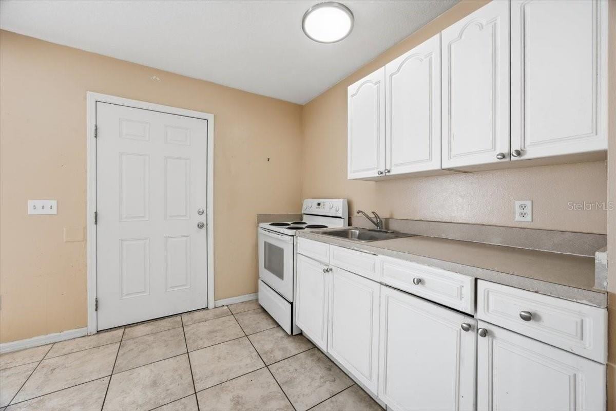 2918 Fan Palm Dr - Photo 7 of 12