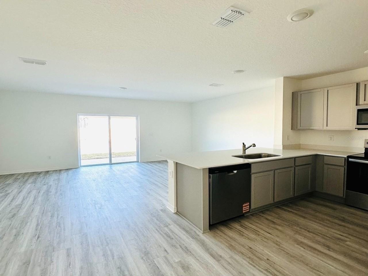 1335 Tallowwood Ln - Photo 3 of 22