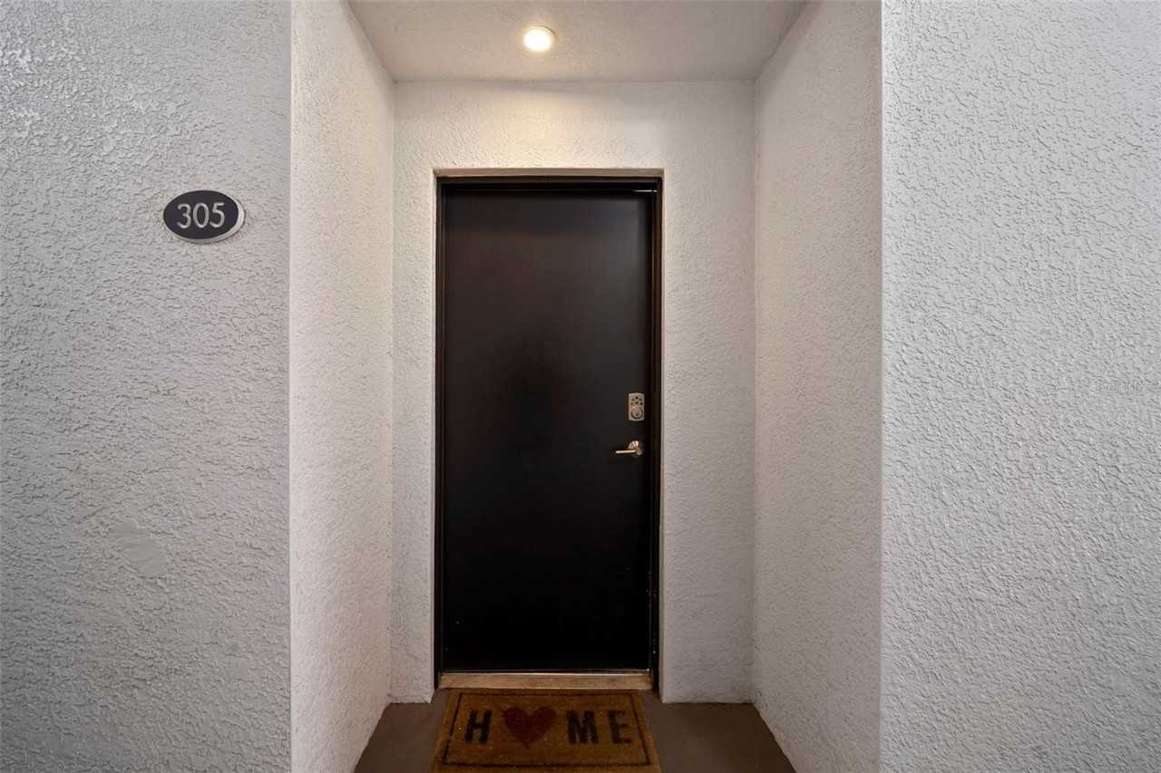 435 S Oregon Ave #305 - Photo 7 of 50