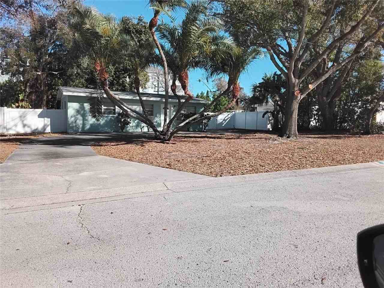 327 Barbara Cir - Photo 2 of 22