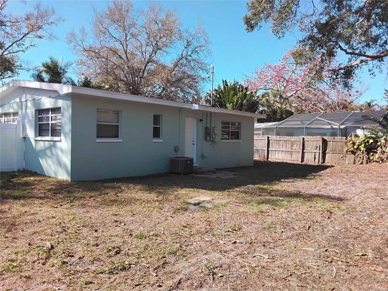 327 Barbara Cir - Photo 5 of 22