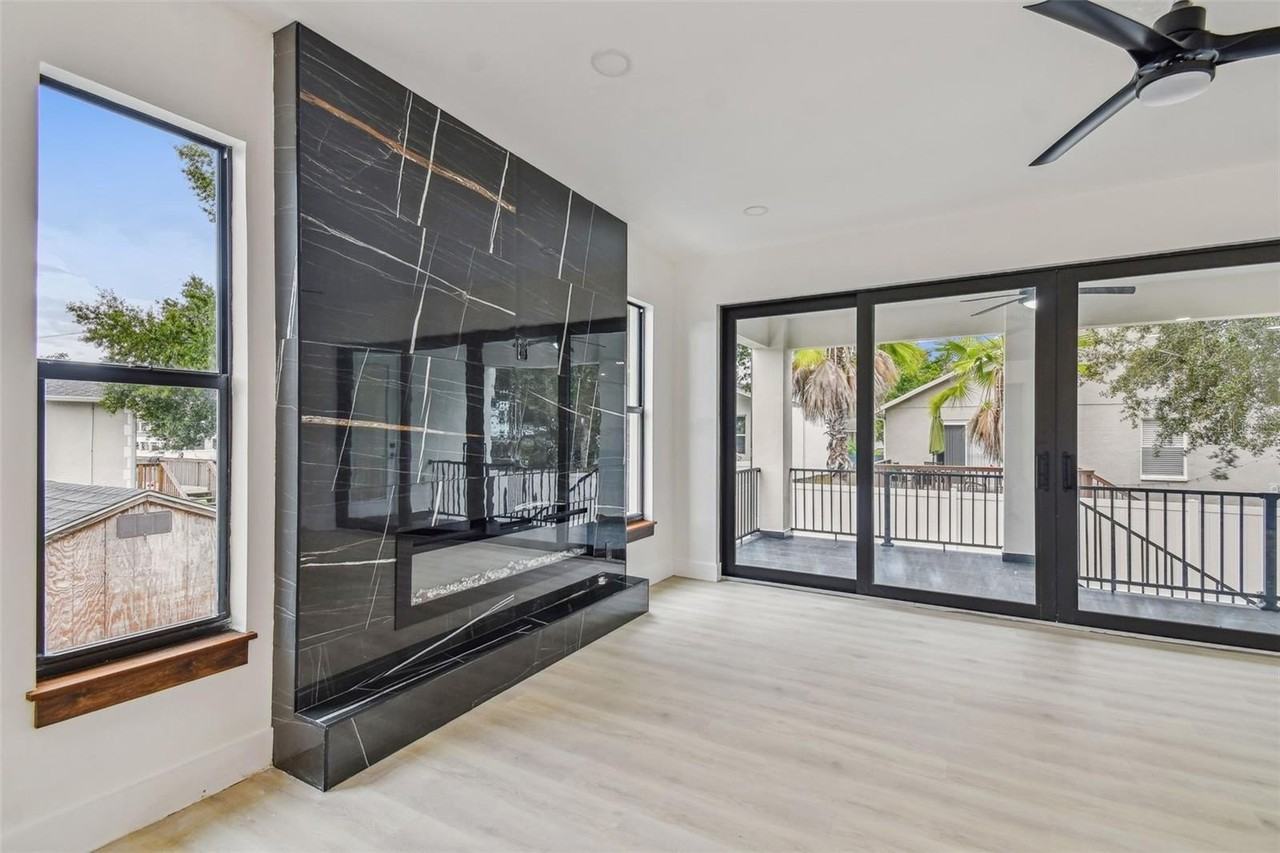 7511 S Swoope St - Photo 6 of 25