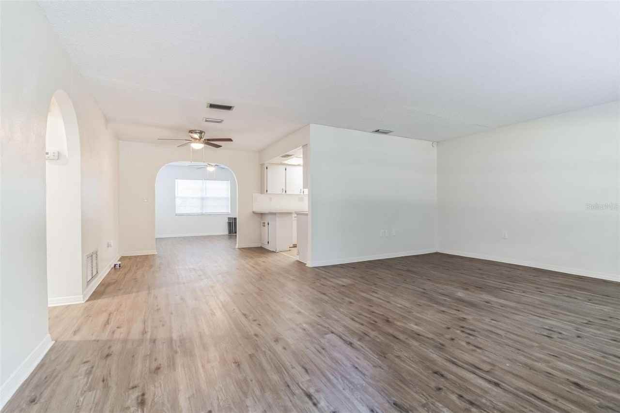 6205 E Seneca St - Photo 6 of 19