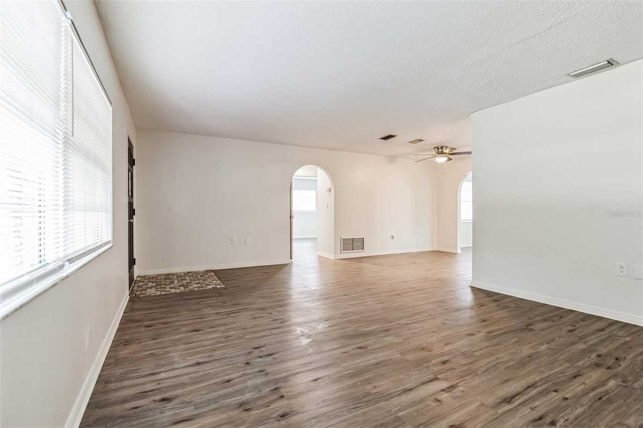 6205 E Seneca St - Photo 7 of 19