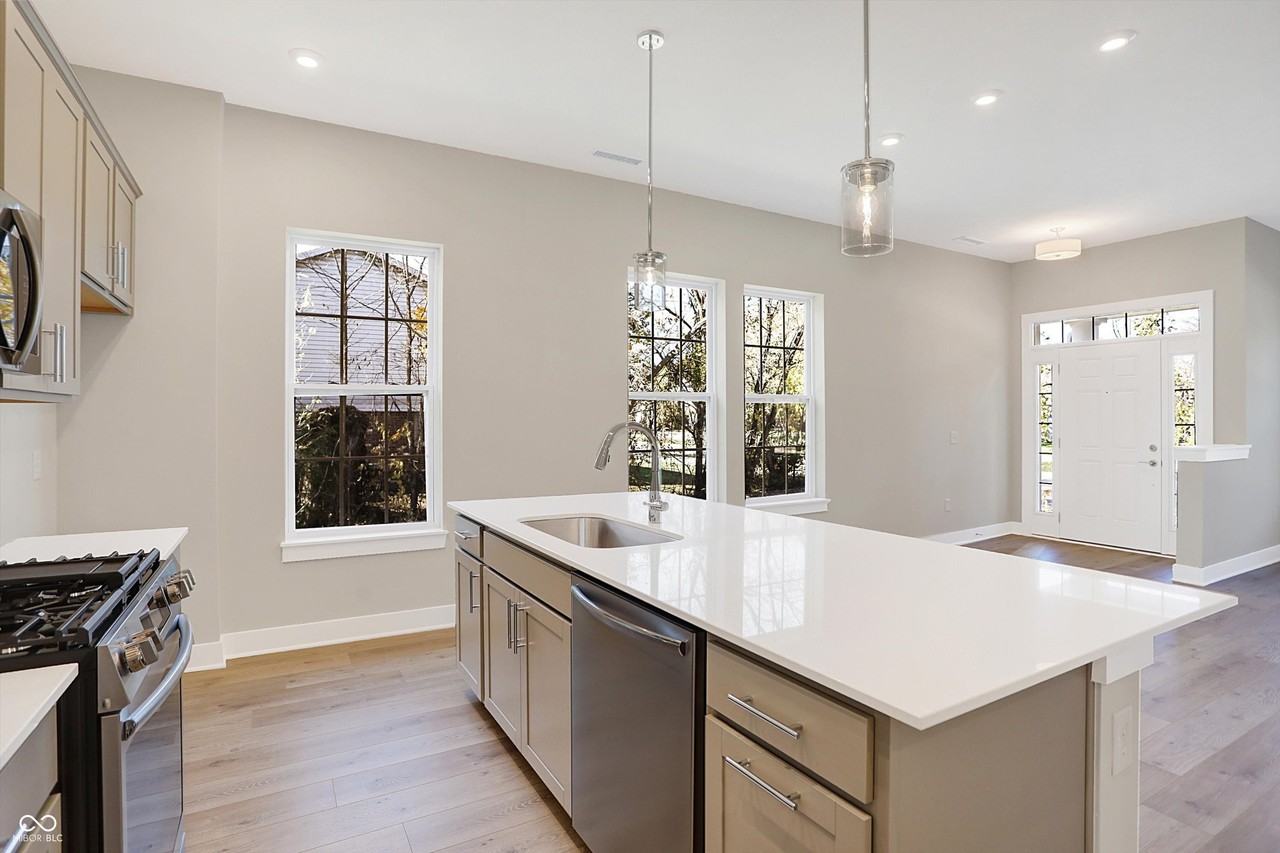 502 Gilder Dr - Photo 3 of 31