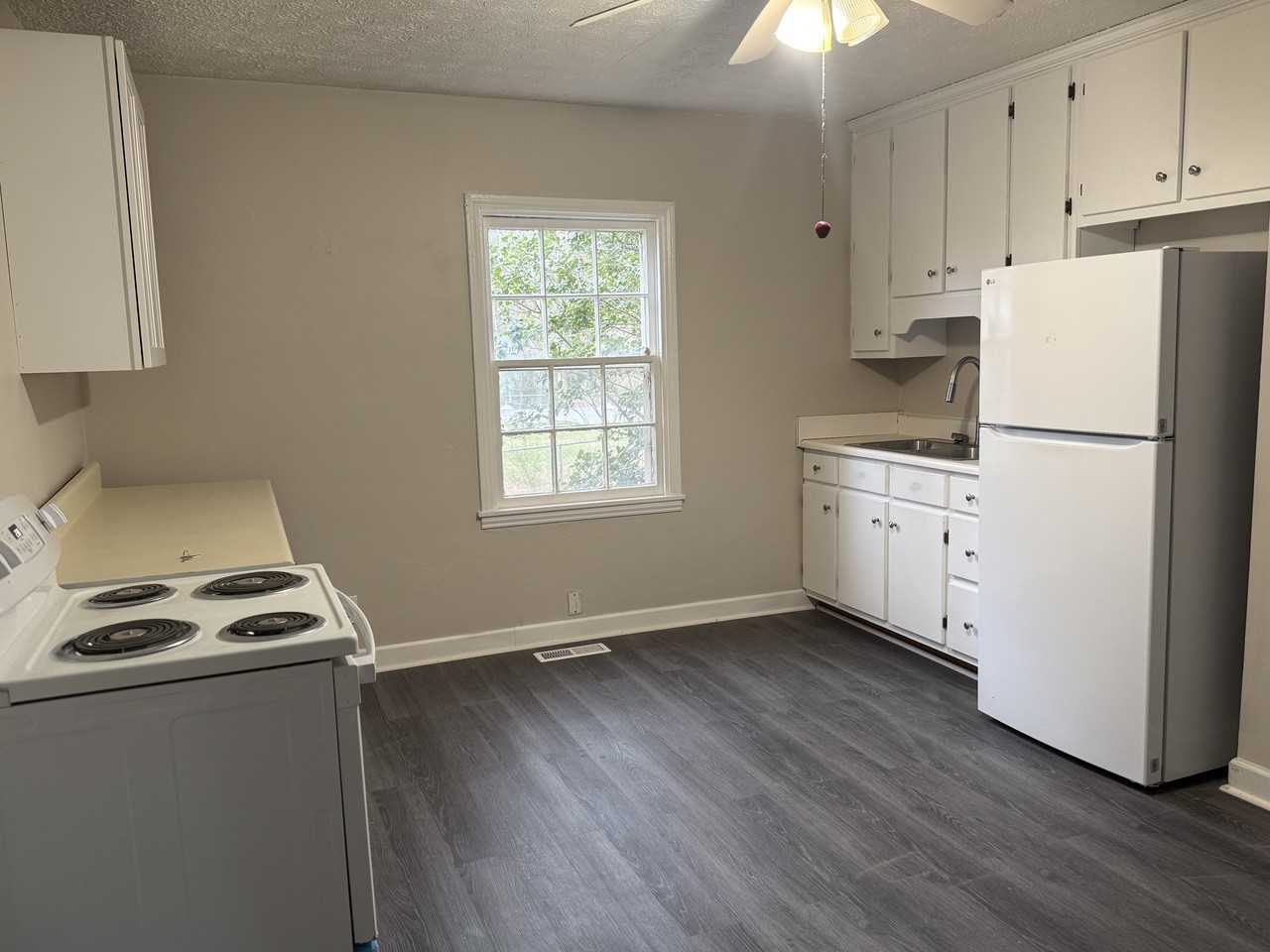 605 Shannon Cir Ne #1 - Photo 3 of 7