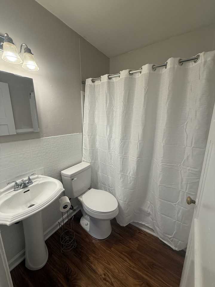 605 Shannon Cir Ne #1 - Photo 7 of 7