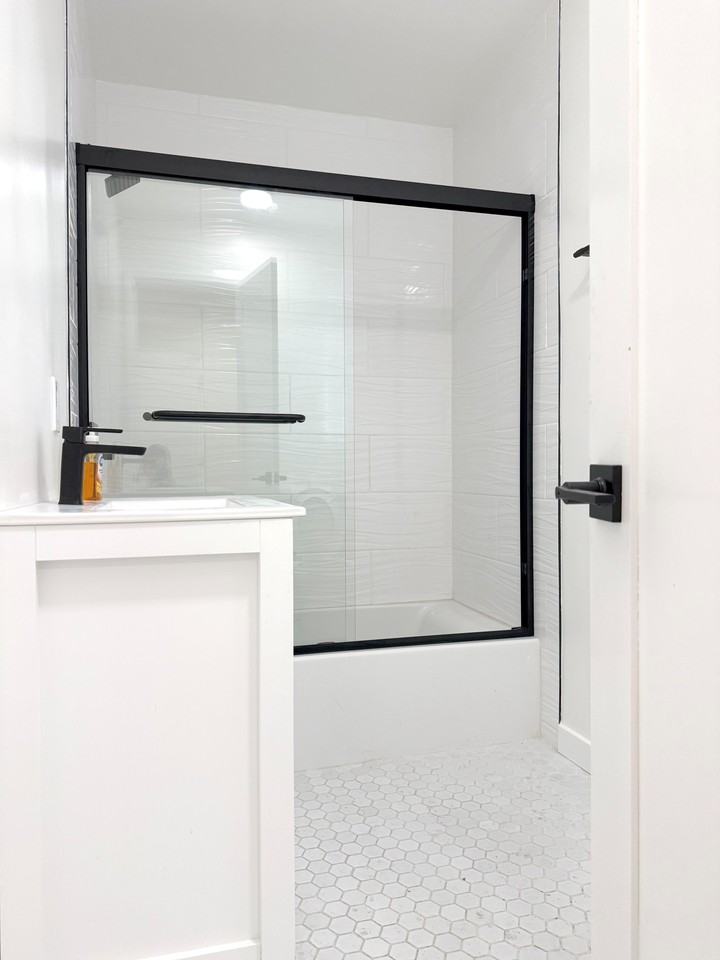 3705 Coliseum St #3705 - Photo 2 of 9