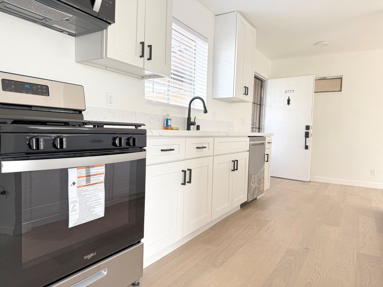 3705 Coliseum St #3705 - Photo 7 of 9