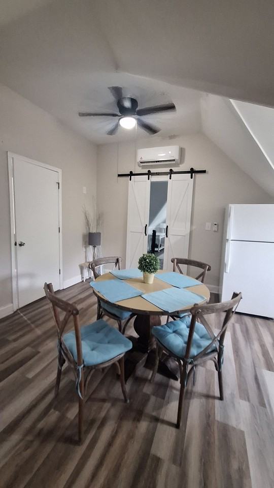 1708 Bolivar St #1710B - Photo 2 of 7