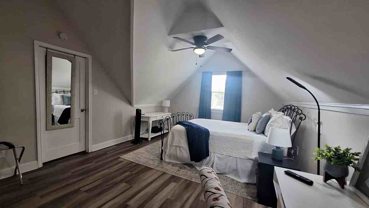 1708 Bolivar St #1710B - Photo 3 of 7