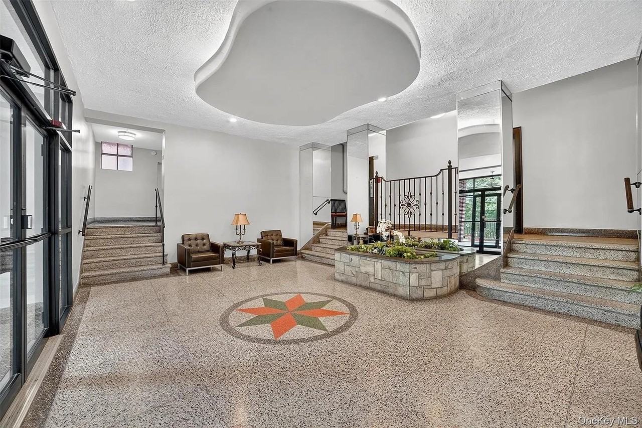 277 Bronx River Rd Apt 3m - Photo 2 of 9