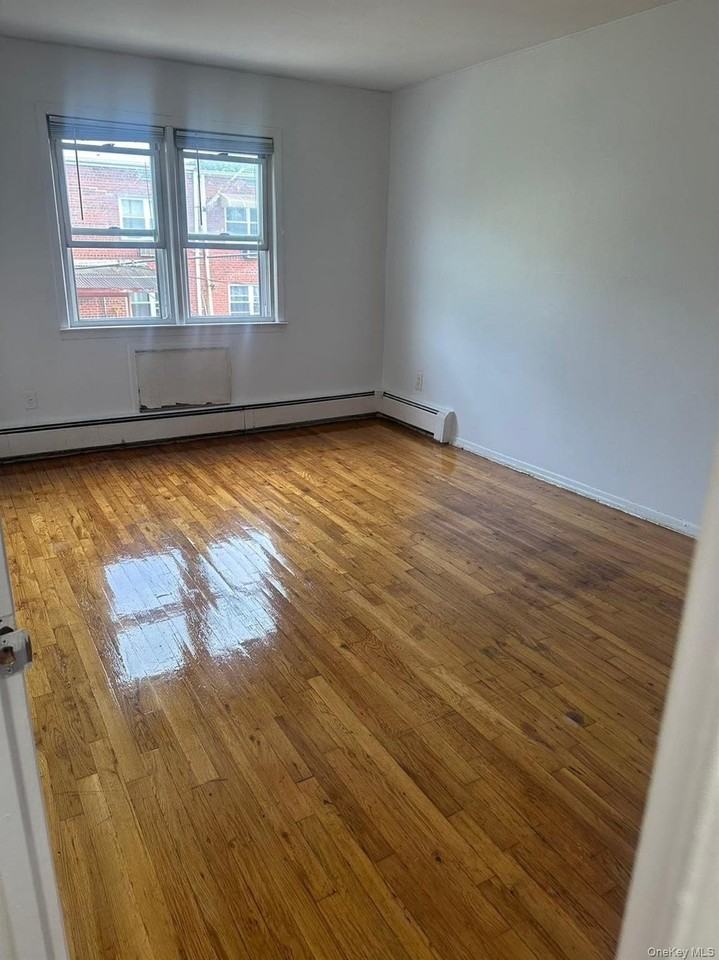 14446 26th Ave 2nd Fl - Photo 3 of 4