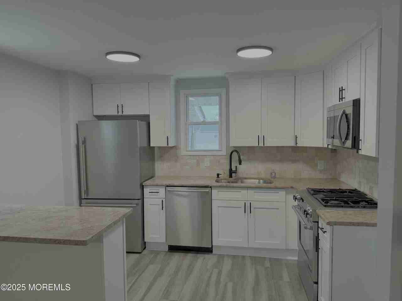 22 Bay Ave - Photo 4 of 15