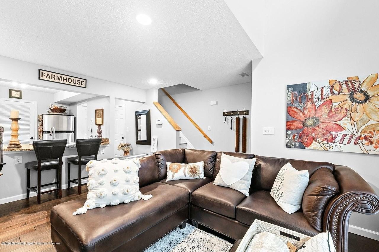 49 Richmond Ct - Photo 4 of 18