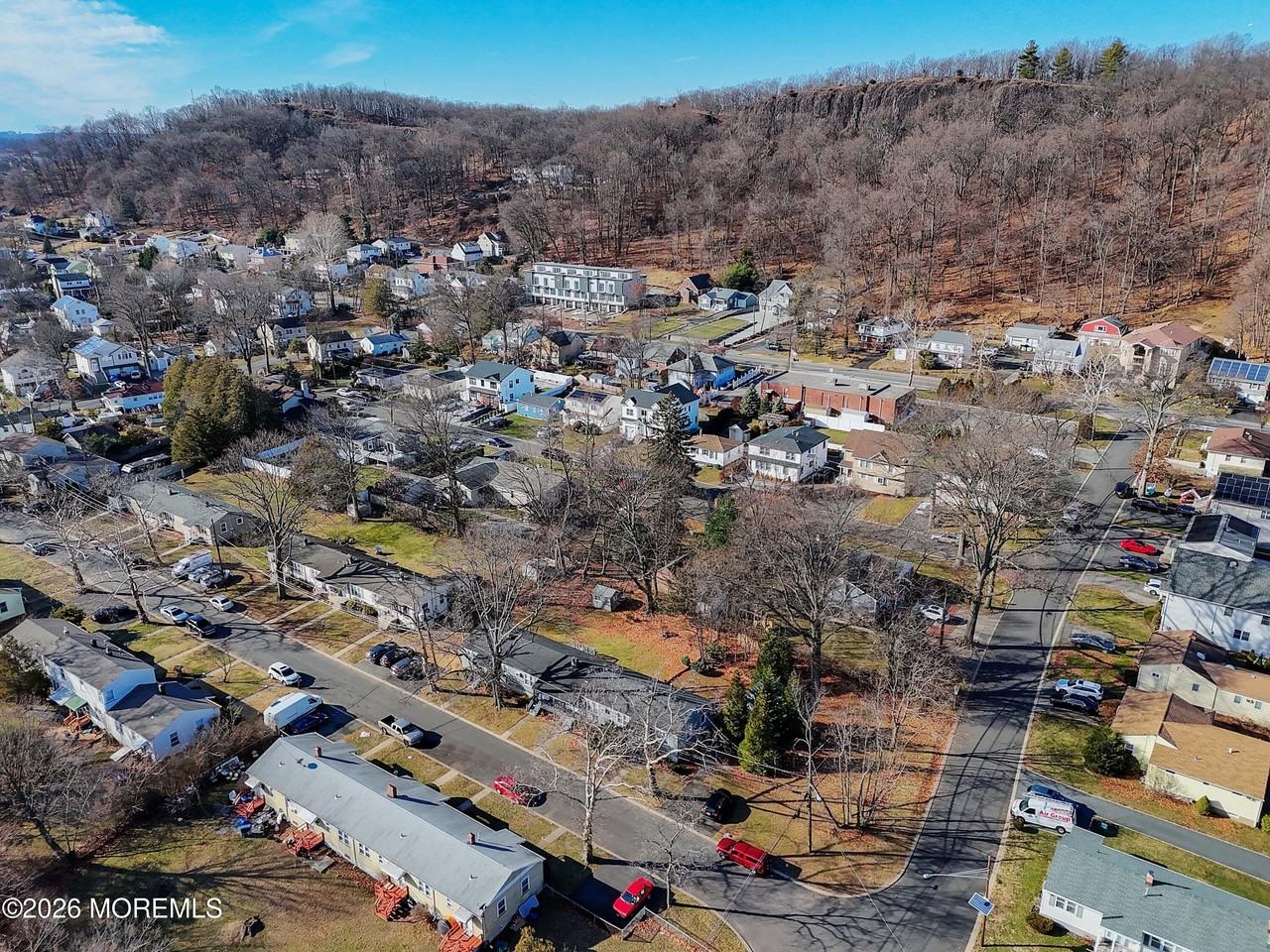 29 Degraw Ave - Photo 3 of 36