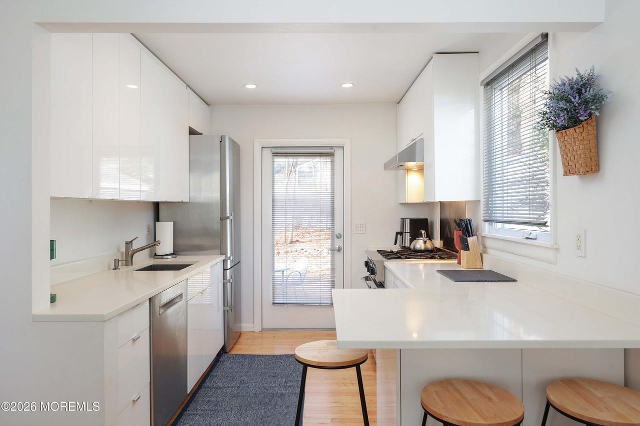 29 Degraw Ave - Photo 7 of 36